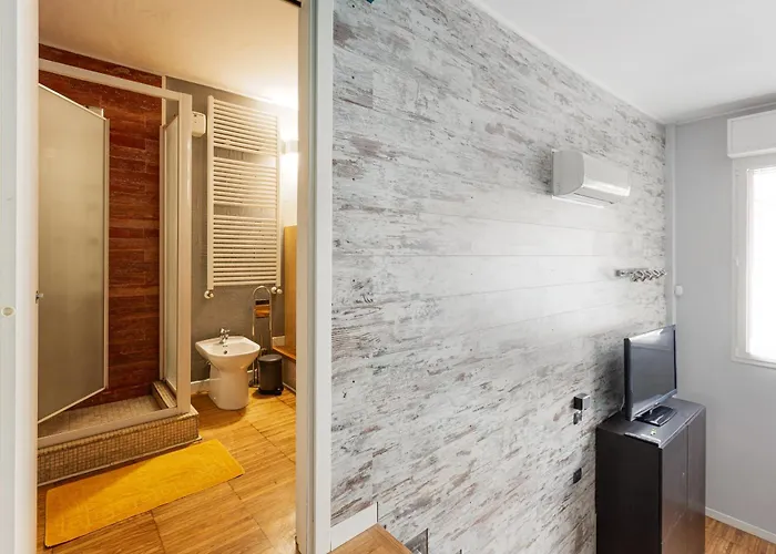 Guesthost - - Gorla M1 Modern Studio! Apartment Milan