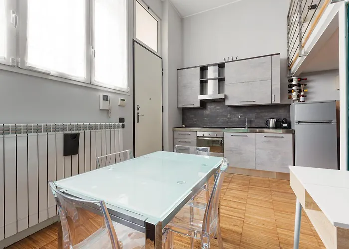 Guesthost - - Gorla M1 Modern Studio!