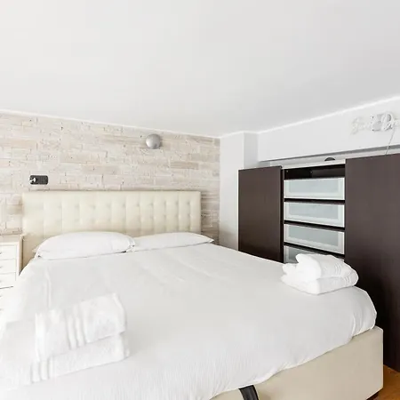 Guesthost - - Gorla M1 Modern Studio! Lejlighed *
